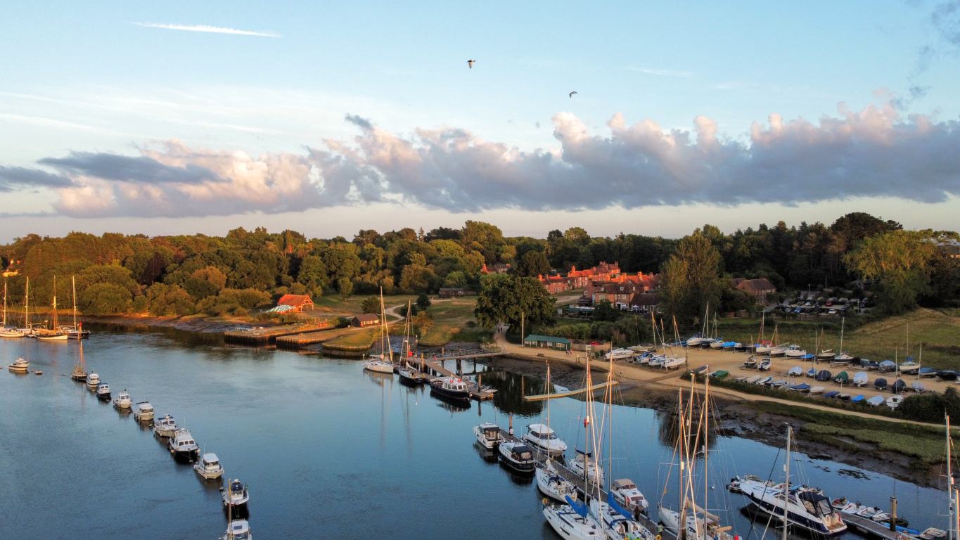 Marina and harbour tours in Cowes, Yarmouth and Lymington